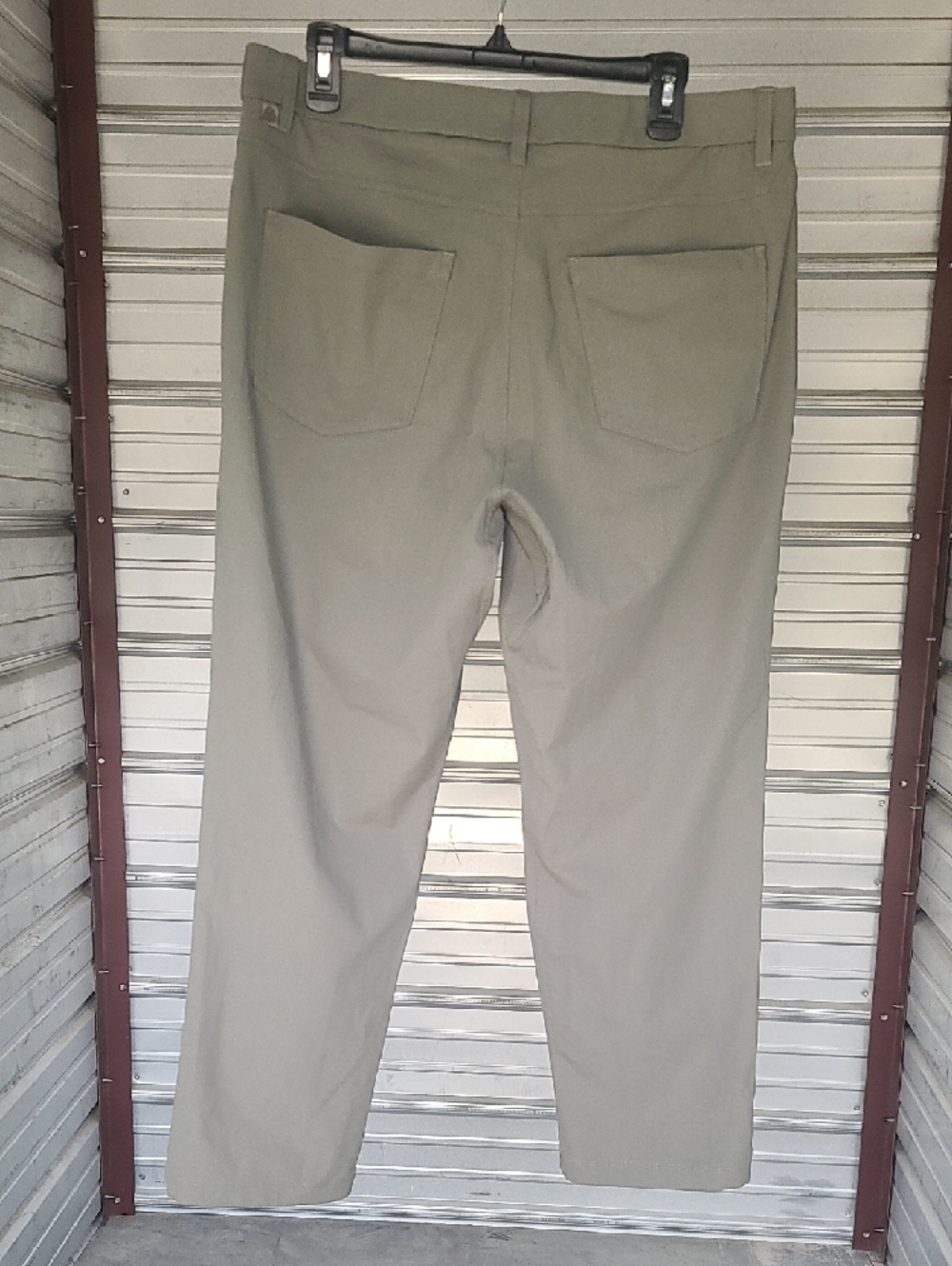 lululemon athletica Men's Chinos in Light Olive - Picture 4 of 4